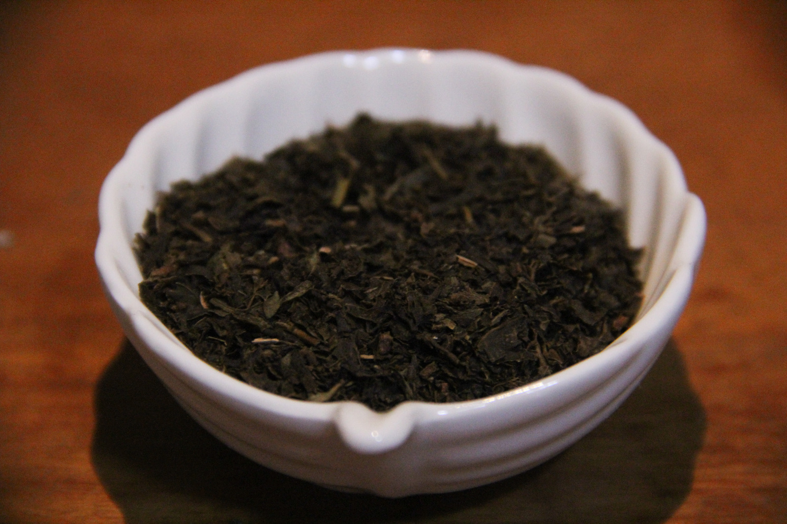 Чай поднимает. Черный или зеленый. Field grasses чай какой. Какой чай купить на Хайняне. От каких чаёв рубит спать.