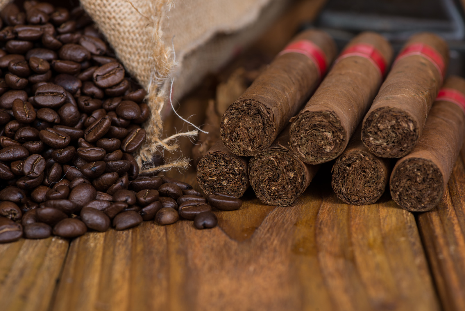 Кубинская сигара со вкусом кофейных зерен