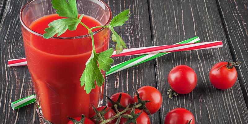 Чем полезно пить томатный сок?