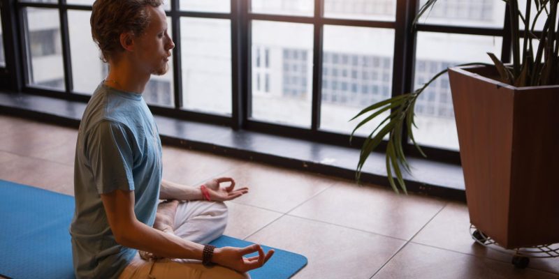 Как правильно заниматься медитацией дома?
