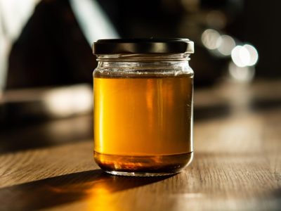 Почему нельзя есть мед натощак?